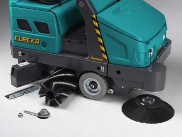 Aufsitz-Kehrsaugmaschine Eureka Magnum HGK mit Kubota Verbrennungsmotor